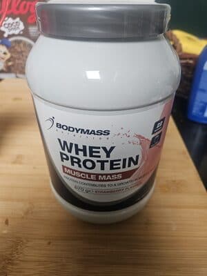 Whey protéine Muscle Madd Strawberry Falvor från BODYMASS NUTION – kosttillskott